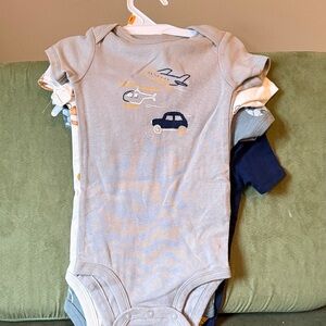 Carter’s 4 pack 12m onesies
